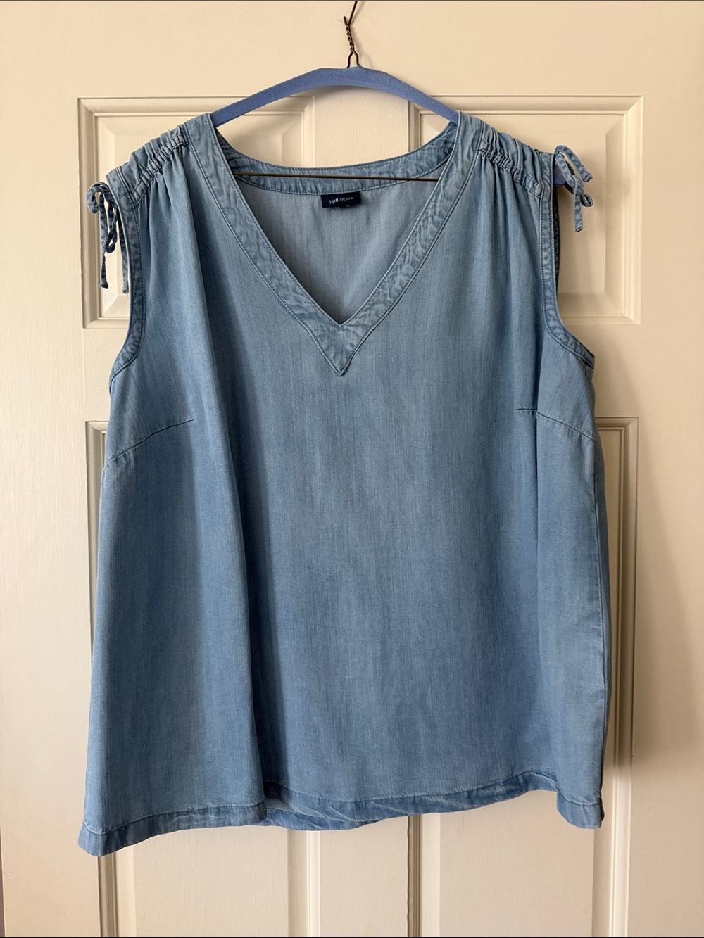 J. Jill Light Blue Sleeveless V-Neck Chambray Top with Shoulder Ties